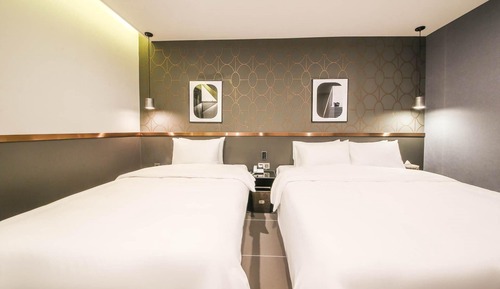 Deluxe Twin Room (Check In: Fri/Sat 8PM, Weekday 6PM)