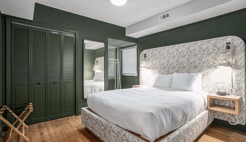 Cottage 14 - Queen w Twin Beds Upstairs