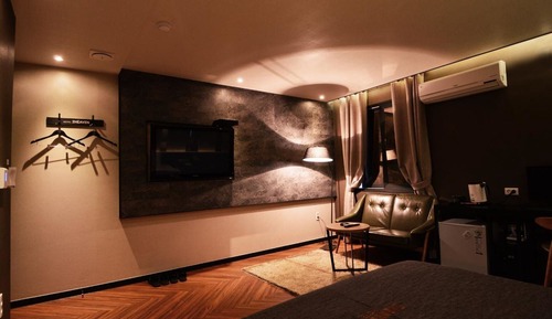 Room (Royal Suite + NETFLIX Available)