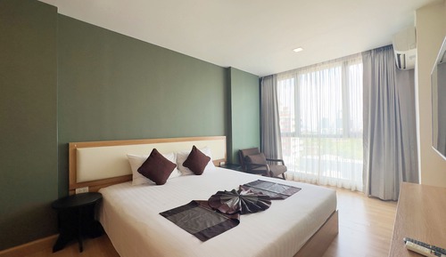 Premier Room, 1 Bedroom (1 King Bed)