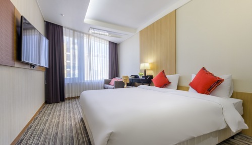 Deluxe Triple Room, 1 Bedroom, Non Smoking, City View