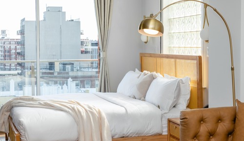 Studio Suite with Balcony - King Bed