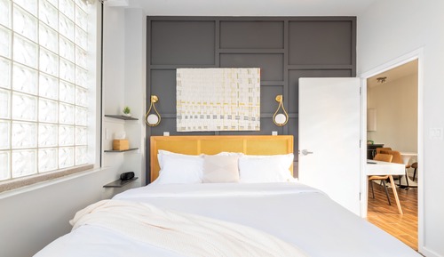 1 BR Manhattan View Suite - King Bed