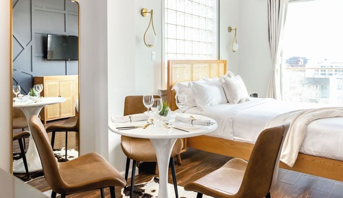 Studio Suite with Balcony - Queen Bed Accessible