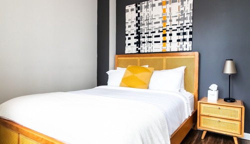 1 BR Suite with Private Patio - Queen Bed