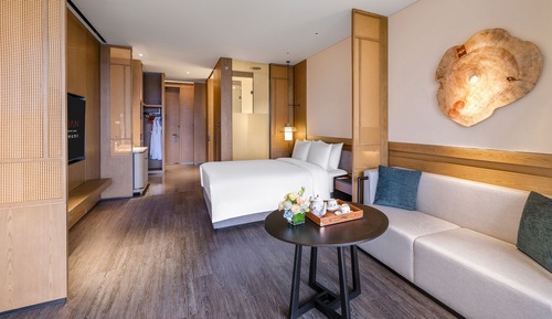 Deluxe King Room with Lake View