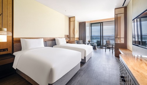 Premier Twin Room with Lake View