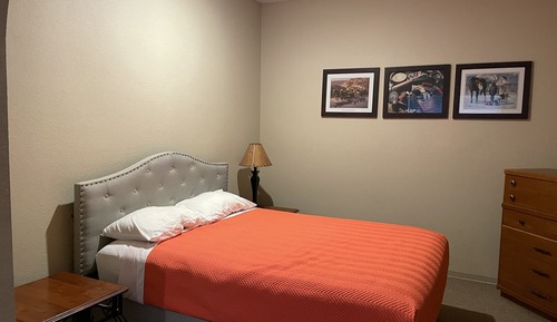 Suite 9 - 2 Queen Beds & Sofa