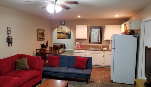 Suite 13 - Premium 1 Queen Bed & Futon