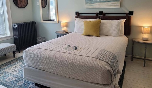 Double Room, 1 Queen Bed