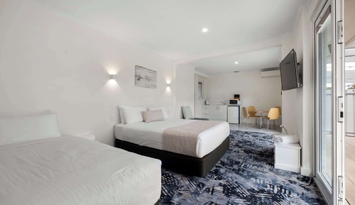 Superior Room, Multiple Beds, Kitchenette, Courtyard Area