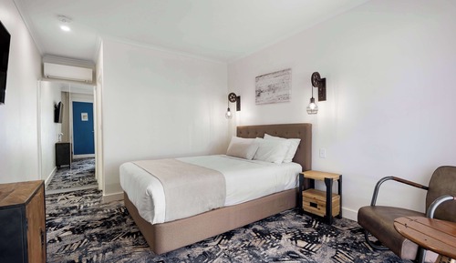 Standard Room, 1 Queen Bed, Garden View