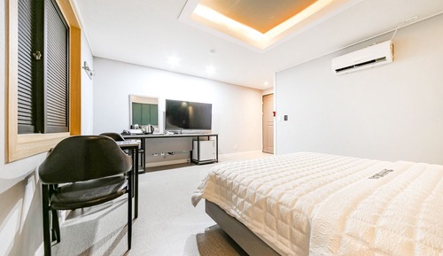 Room (General room (Netflix available 55-in)