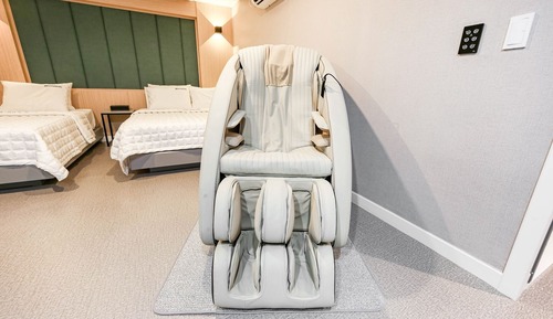 Room (Deluxe rooms (Netflix available 55-in)