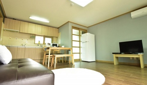 Room (New Green 102 (Riverview Mountain Vie)