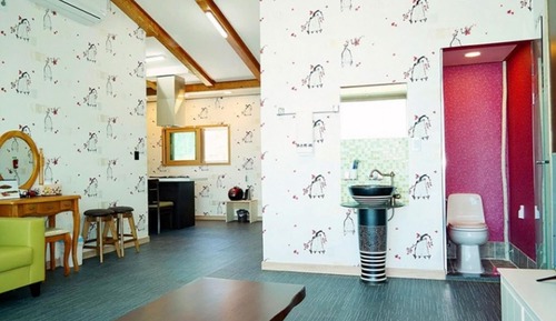 Room (Building 4 Room 201 (seawater pool hi)