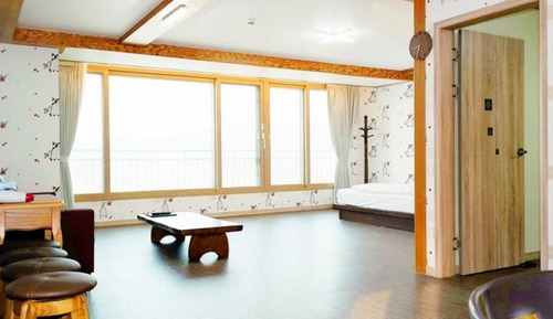 Room (Building 1 Room 102 (Salt Water Hot S)