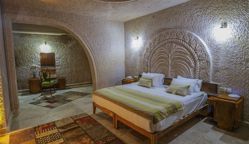 Honeymoon Suite