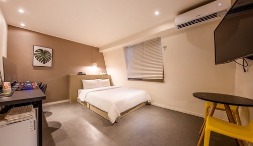 Room (Deluxe 2PC(Deluxe/2PC Bath/2pc i5 650)