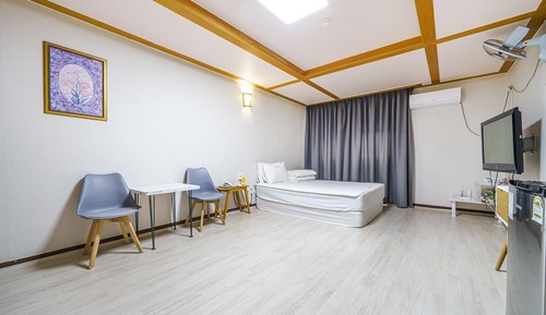 Room (Large Family Room with Large Bath)