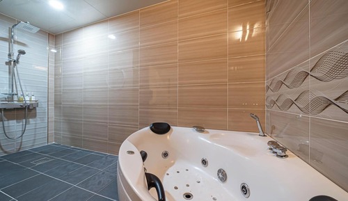Room (Premium (whirlpool bathtub + massage )