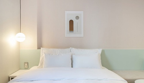 Room (Premium (Non-smoking)(OTT))