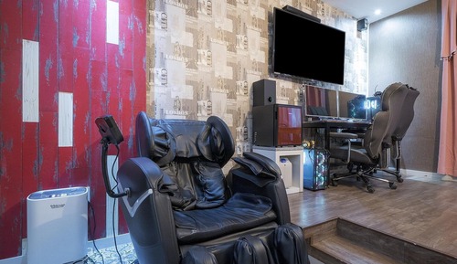 Room (Ultra PC Room (2 RTX 2080 graphics ka)