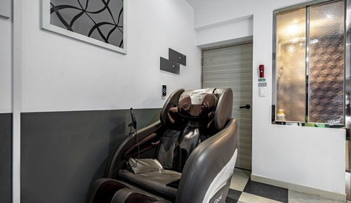 Room (Ultra PC AND Karaoke (2 RTX 4060 grap)