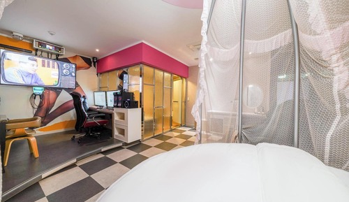 Room (Suite Karaoke and Gongju Room (i7 cou)