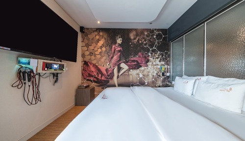 Room (Suite karaoke AND billiard room (i5 8)