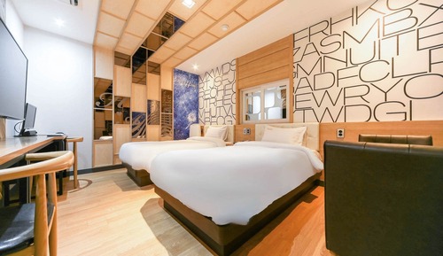 Room (Twin mirror room (Cesco quarantine co)