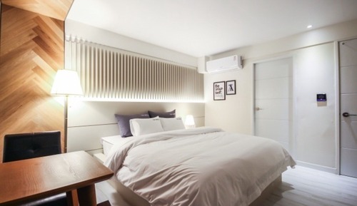 Room (Standard Double (NETFLIX available + )