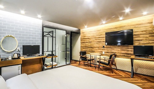 Room (VIPCesco 100% quarantine / Hidden cam)