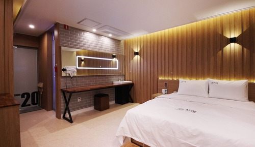 Room (Deluxe A [Large bathtub PC TV 65 inch)