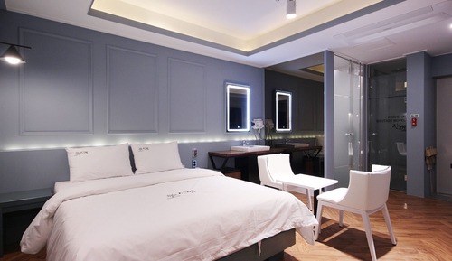 Room (Deluxe B [Large bathtub PC TV 65 inch)