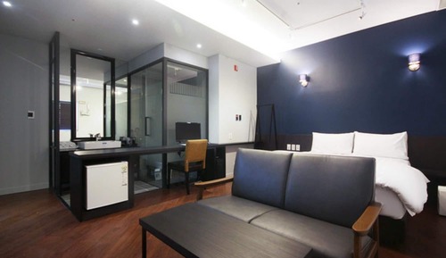 Room (Standard (Netflix available air purif)