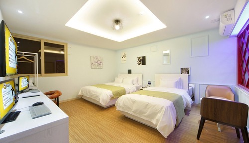 Room (Deluxe Twin - Room Random Assignment )