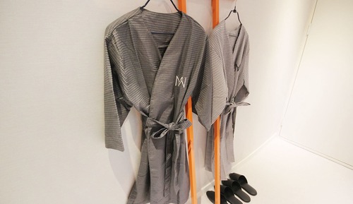 Room (Deluxe (Netflix Available Latex Mattr)