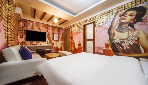 Room (Special Room (Bathtub Smart TV (Netfl)