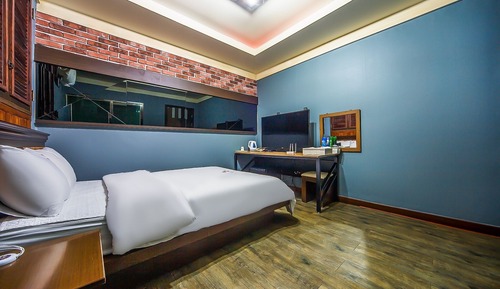 Room (Standard Room (Smart TV (Netflix/YouT)