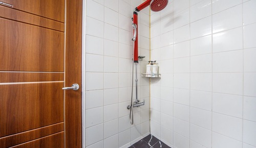 Room (Twin (DoubleSingle/ Smart TV (Netflix)