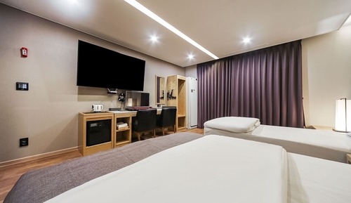 Room (VIP Twin (Netflix viewing latest DVD )