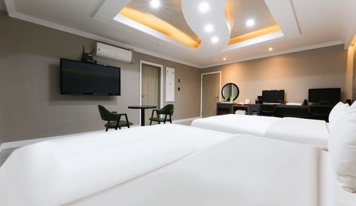 Room (Business twin rooms (Wave Netflix Dis)