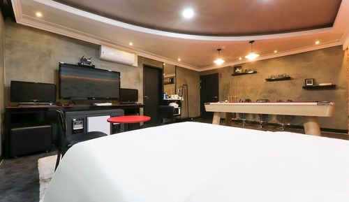 Room (Pocketball party room (Wave Netflix D)