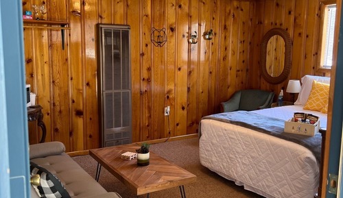 Single Room, 1 Queen Bed, Non Smoking, Mountain View