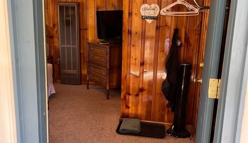 Single Room, 1 Queen Bed, Non Smoking, Mountain View