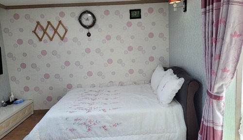 Room (Geumbit-noeul)