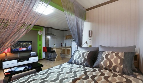 Room (Mool Oreumdal)