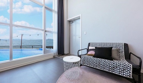 Room (A-101 duplex bed)