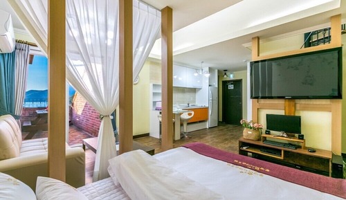 Room (Beach-dong 201)